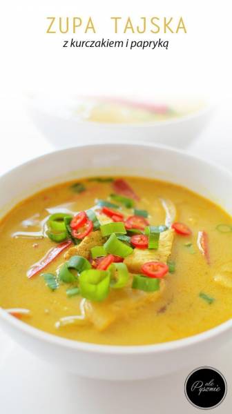 Pikantna tajska zupa z kurczakiem i papryką