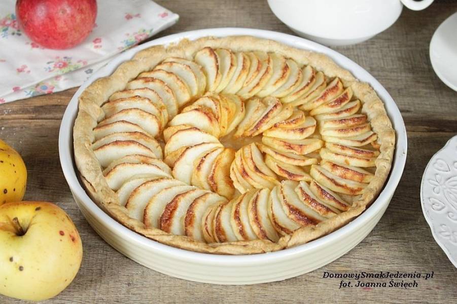 rustykalna tarta z jabłkami w formie