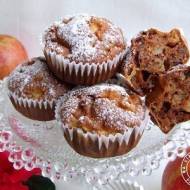 Otrębowe muffinki na białkach z jabłkami i rodzynkami