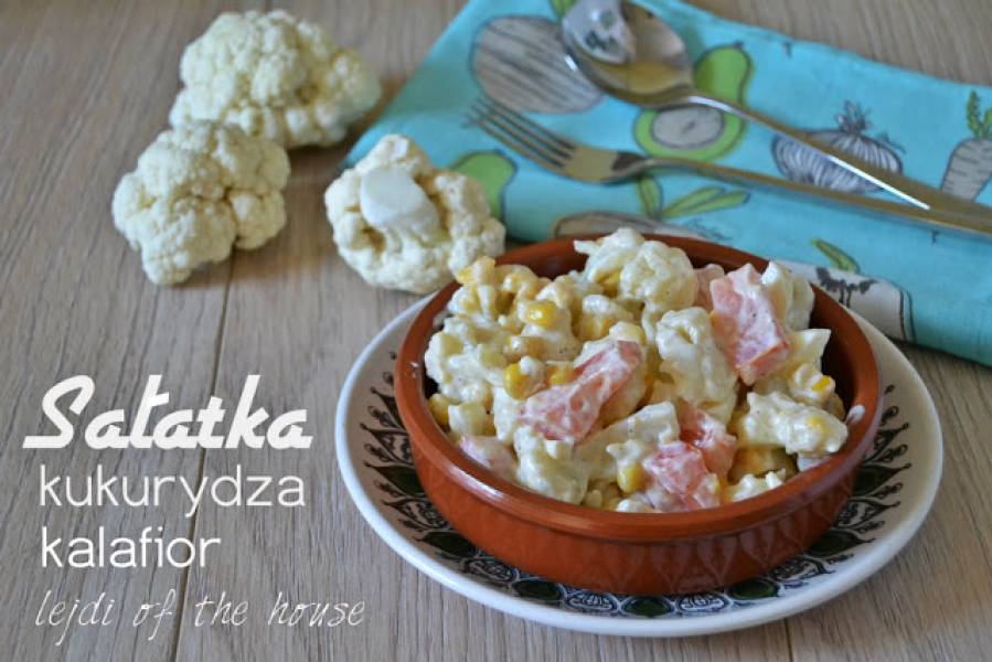 Sałatka z kalafiora, kukurydzy i jajek na twardo...