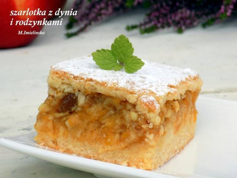 szarlotka z dynią i rodzynkami