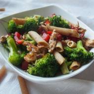 Kolorowe penne z brokułami - szybki obiad fit