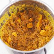 Curry z żółtą marchewką i soczewicą