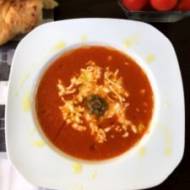 Zupa pomidorowa z mozzarellą i pesto