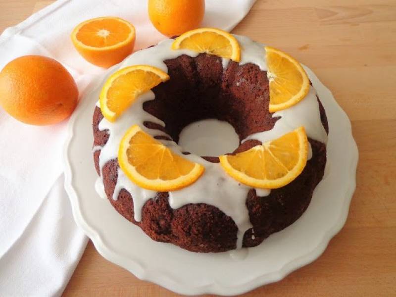 Czekoladowe ciasto z pomarańczą (Ciambellone al cioccolato fondente e arancia)