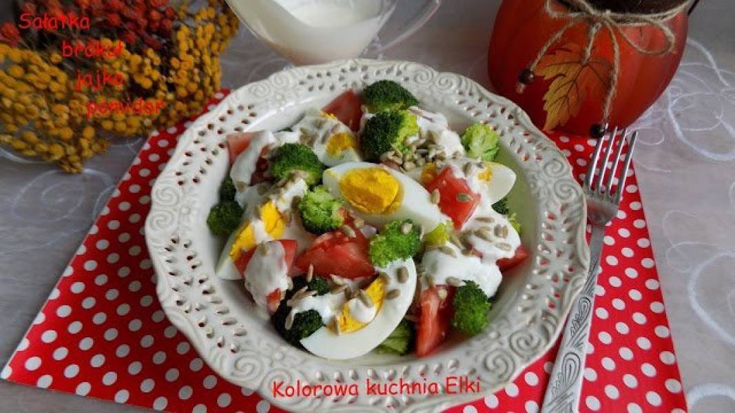 Sałatka z brokuła,jajka i pomidora