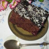 Ciasto czekoladowe nadziewane wiśniami