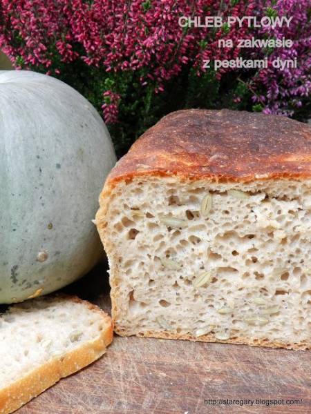 Chleb pytlowy na zakwasie z pestkami dyni - październikowa piekarnia