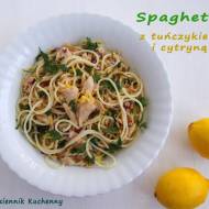 Ekspresowe spaghetti z tuńczykiem i cytryną. Łatwe danie z makaronu.
