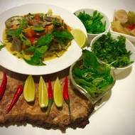Tajskie żółte curry wegetariańskie. Yellow vegetarian thai curry.