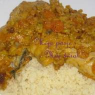Postny obiad: ryba w sosie z czerwonej pasty curry z warzywami