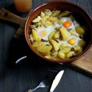 Zapiekane ziemniaki z pieczarkami w serze i jajku - doskonały dodatek do obiadu