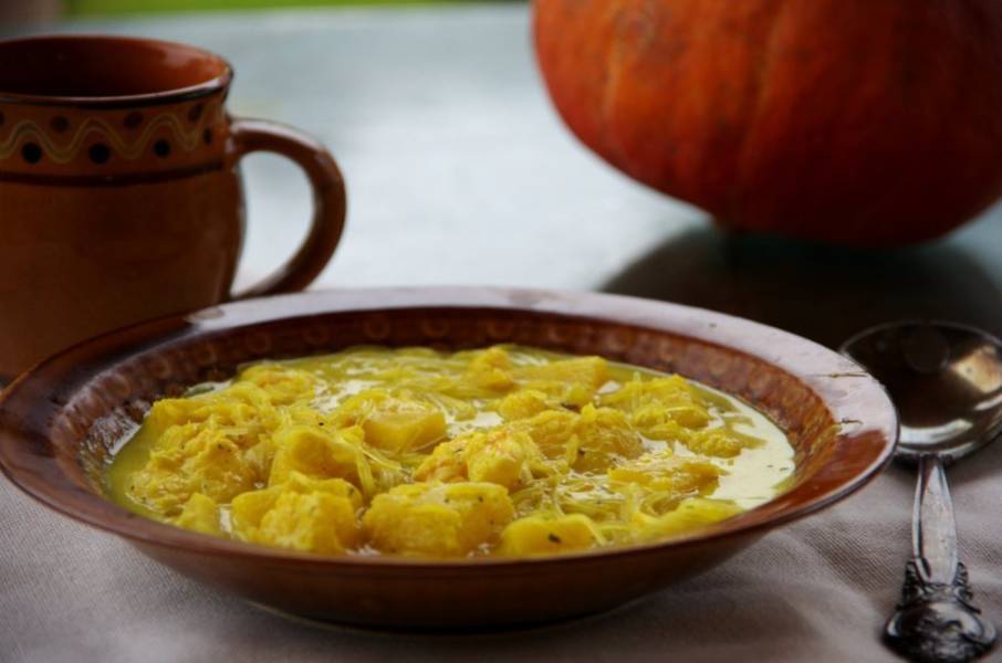 Zupa curry z krewetkami i dynią