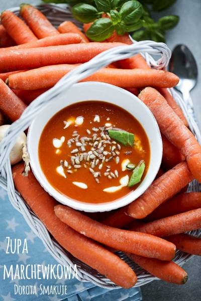 Zupa krem marchewkowy z pomidorami