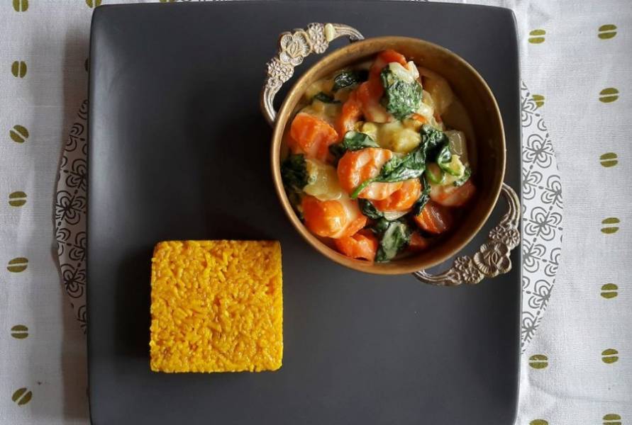 Marchewkowo- szpinakowe  curry z aromatycznym ryżem