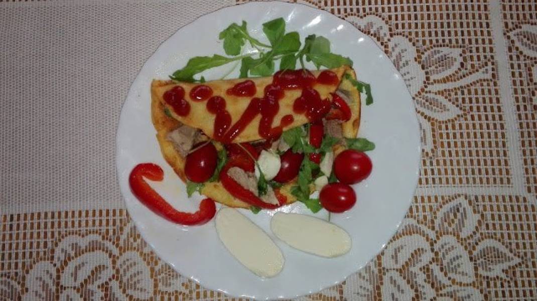 NALEŚNIKI Z WIEPRZOWINĄ I MOZZARELLĄ