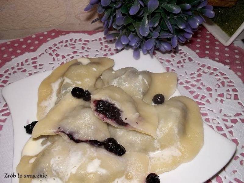 PIEROGI Z JAGODAMI