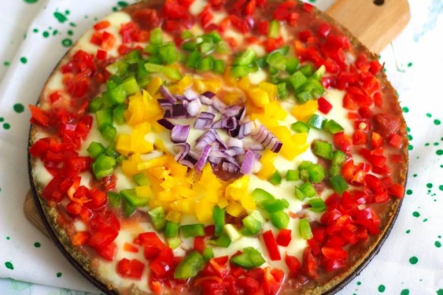 Kolorowa pizza z komosy ryżowej