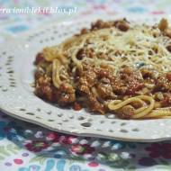 Spaghetti w sosie pomidorowo-śliwkowym