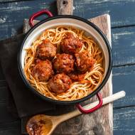 Spaghetti z klopsikami i sosem pomidorowym