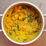 Curry ze szpinakiem i batatami