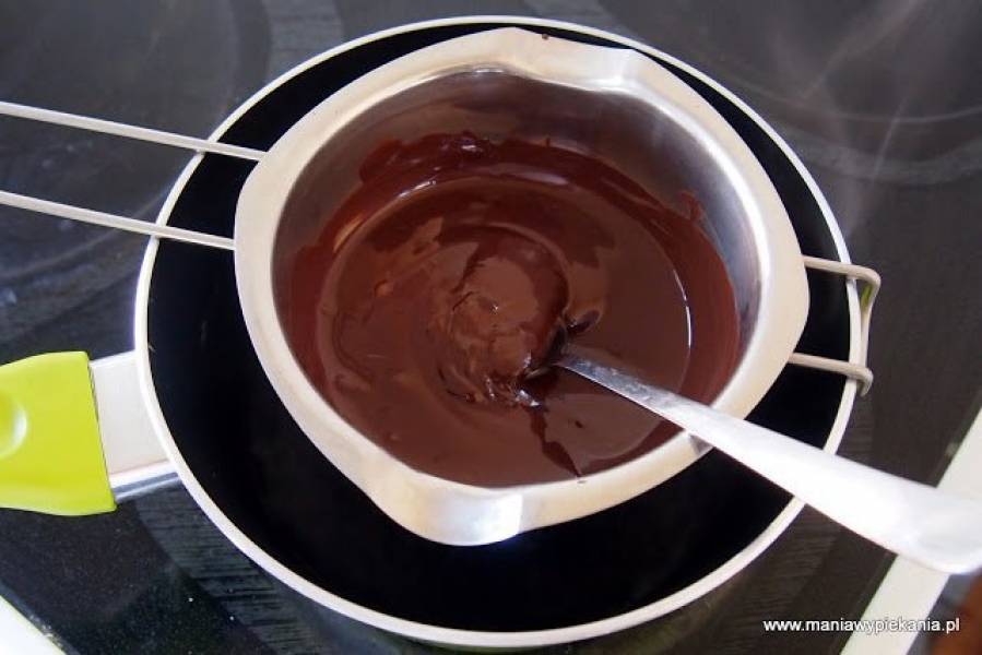 Jak rozpuścić czekoladę w kąpieli wodnej?