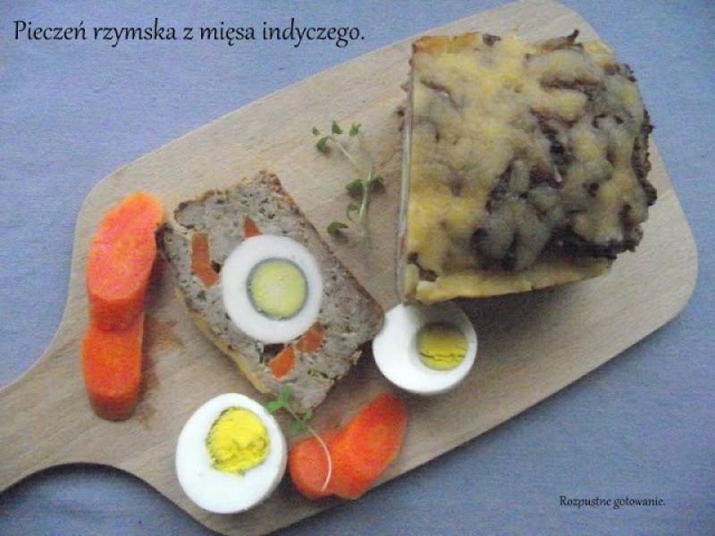 Pieczeń rzymska z mięsa indyczego.