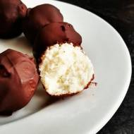 Pralinki kokosowe w gorzkiej czekoladzie