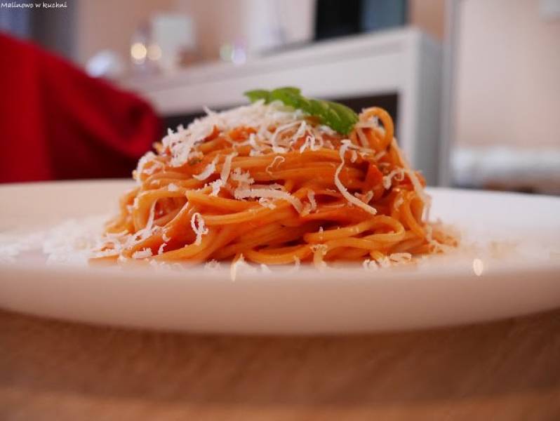 Spaghetti w sosie pomidorowym z mascarpone