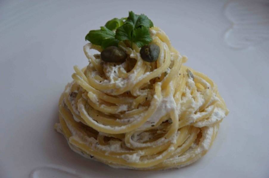 Spaghetti z ricottą i kaparami