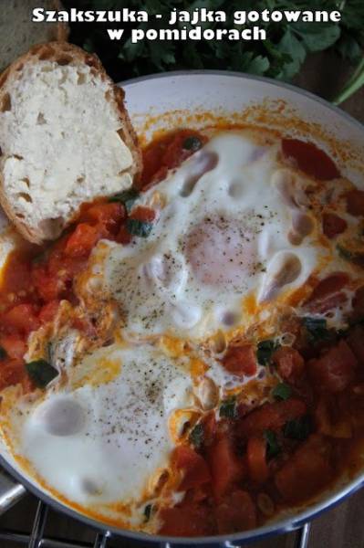 Szakszuka - jajka gotowane w pomidorach