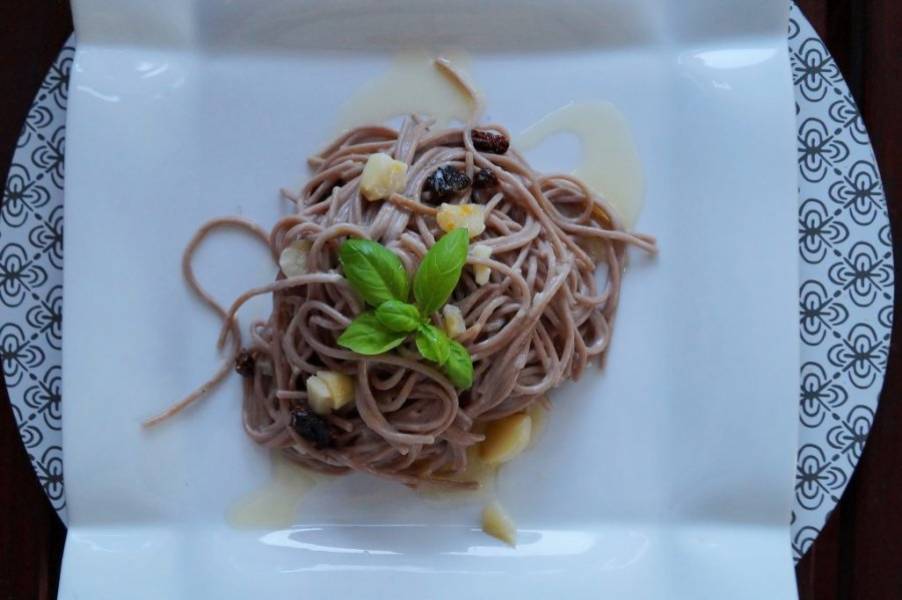 Spaghetti w kremowym czosnkowym sosie