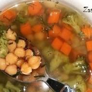 Zupa warzywna z cieciorką