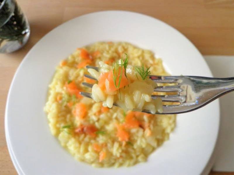 Risotto z łososiem wędzonym i koprem włoskim (Risotto con salmone affumicato e finocchio)