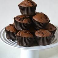 Muffiny podwójnie czekoladowe z suszonymi wiśniami i śliwkami...