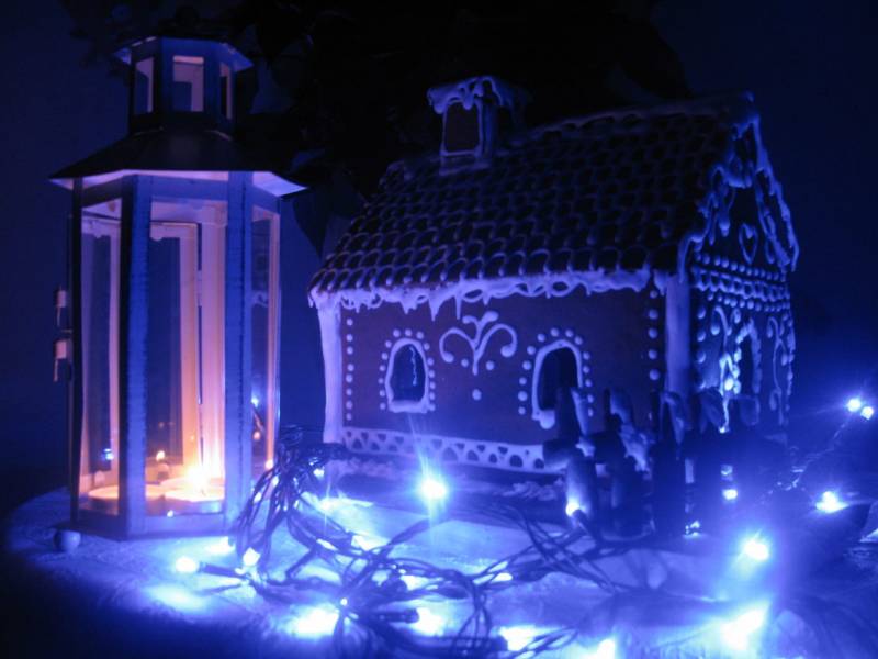 Chata z piernika- niebanalna dekoracja świątecznego stołu
