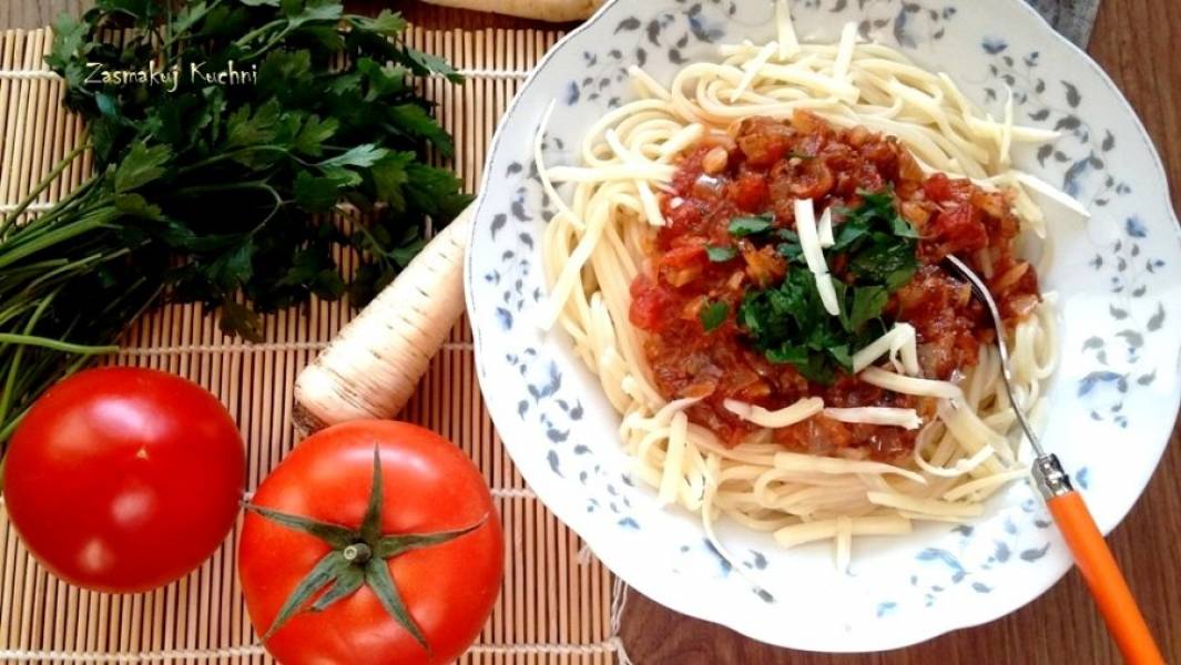 Spaghetti pomidorowe z pietruszką i żurawiną