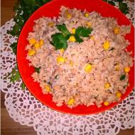 Szybka sałatka ryżowa z tuńczykiem