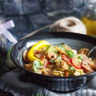 Pikantna sałatka makaronowa z krewetkami / Spicy shrimp pasta salad