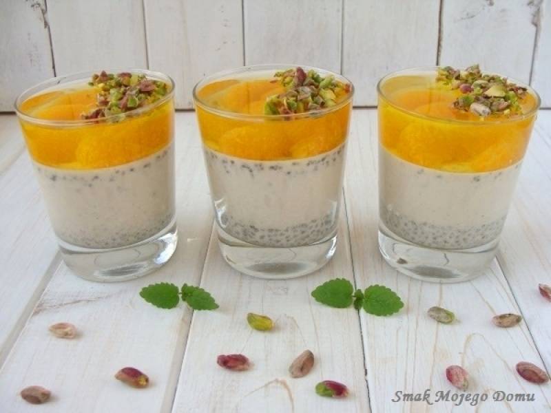 Waniliowa panna cotta z chia i mandarynkami