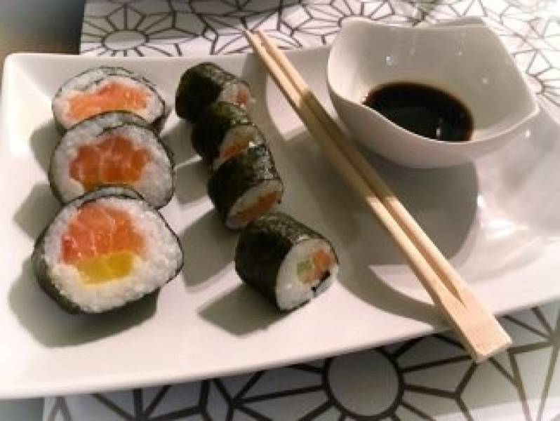 Domowe sushi – jak zrobić, ile to kosztuje
