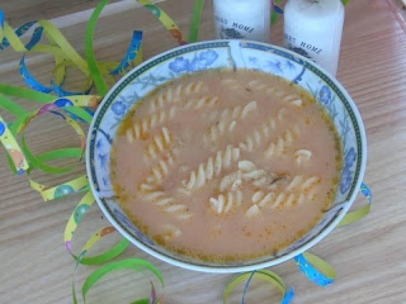 Pomidorowa zupa z czosnkiem