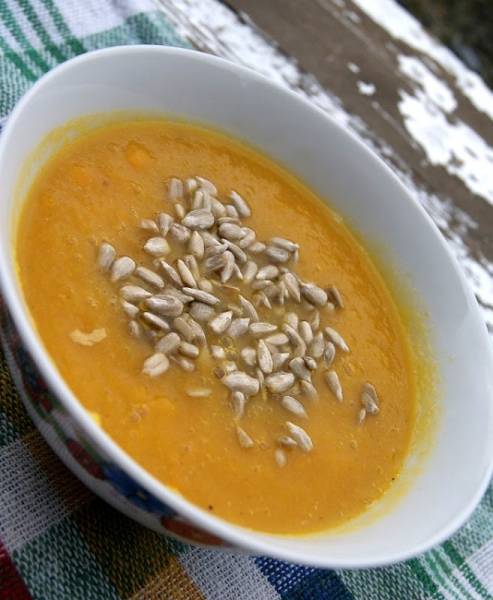Zupa przeciwzapalna z marchewki i imbiru