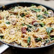 Spaghetti Florentine z kurczakiem, grzybami i szpinakiem