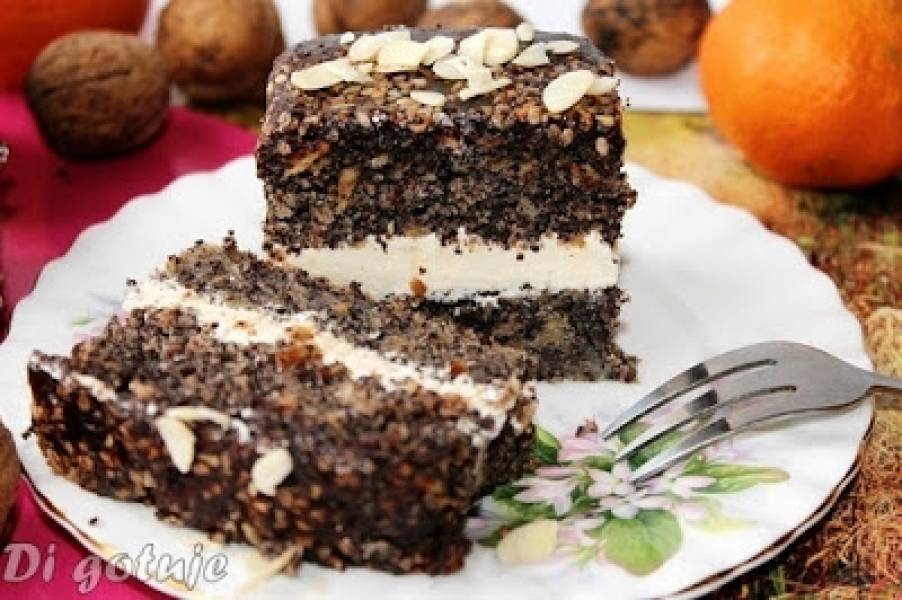 Ciasto makowe z czekoladą, migdałami i kremem mascarpone (tort)