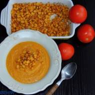 Zupa z pieczonej dyni i pomidorów z kukurydzą z chili