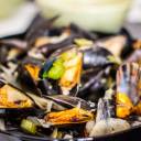 Małże w białym winie