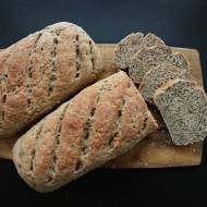 Chleb pełnoziarnisty z siemieniem lnianym i słonecznikiem