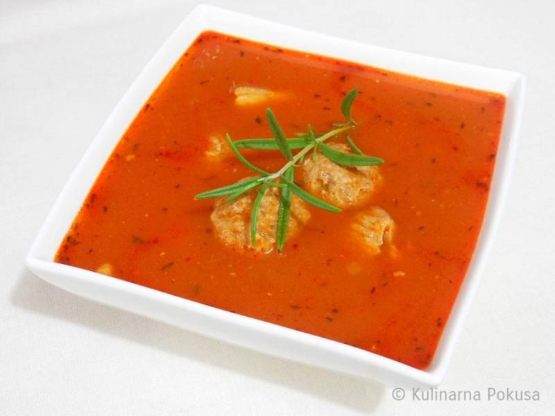 Zupa pomidorowa z klopsikami