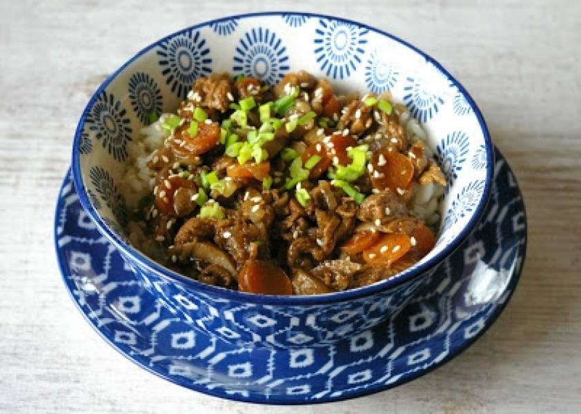 Bulgogi. Koreańska potrawka z wołowiny.